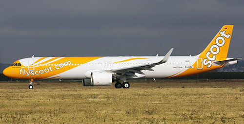 Airbus A321neo Scoot so stojančekom